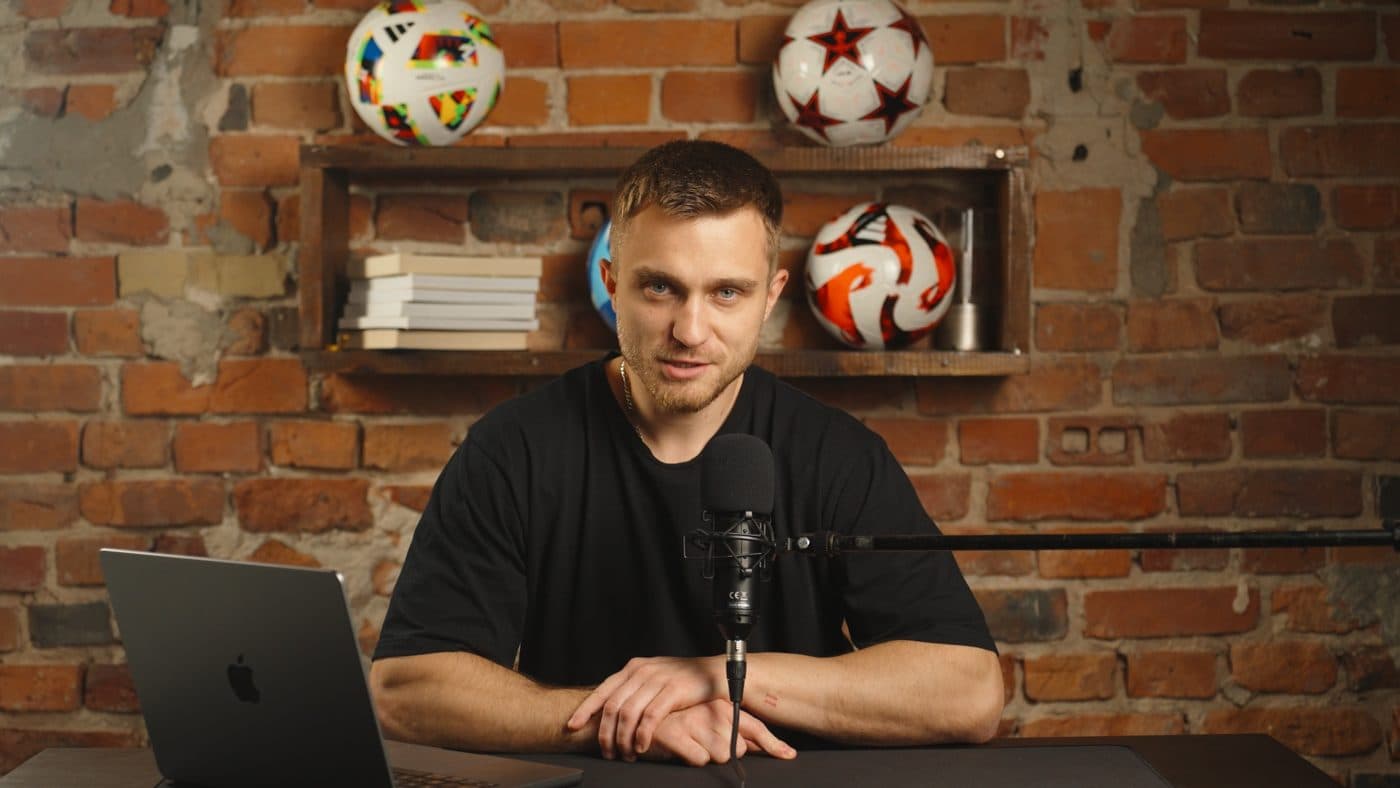 Rafał Warchoł w studiu nagrań kursu